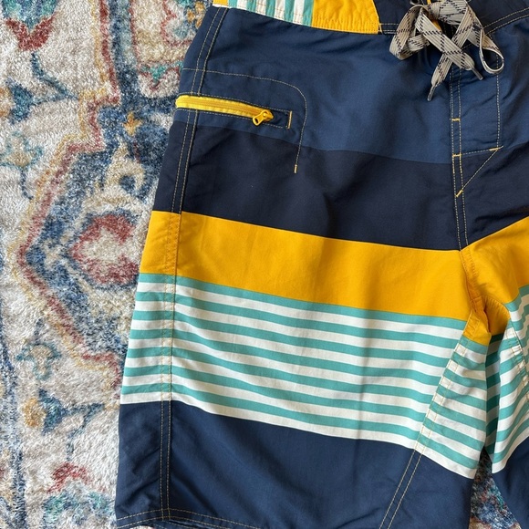 Patagonia Colour Blocked Board Shorts Size 29 - Picture 4 of 7